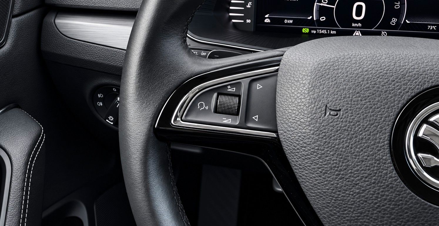 Fahrzeugabbildung SKODA Superb 2.0 TSI 4x4 Style *Matrix*Pano*Memory*SHZ - mit KI generiert/bearbeitet