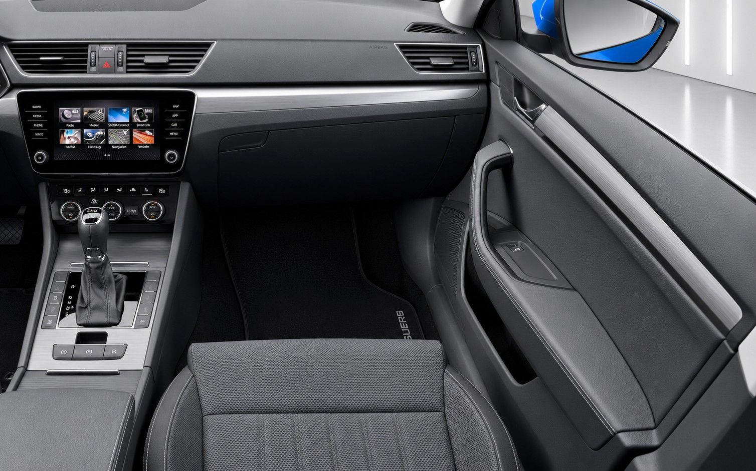 Fahrzeugabbildung SKODA Superb 2.0 TSI 4x4 Style *Matrix*Pano*Memory*SHZ - mit KI generiert/bearbeitet