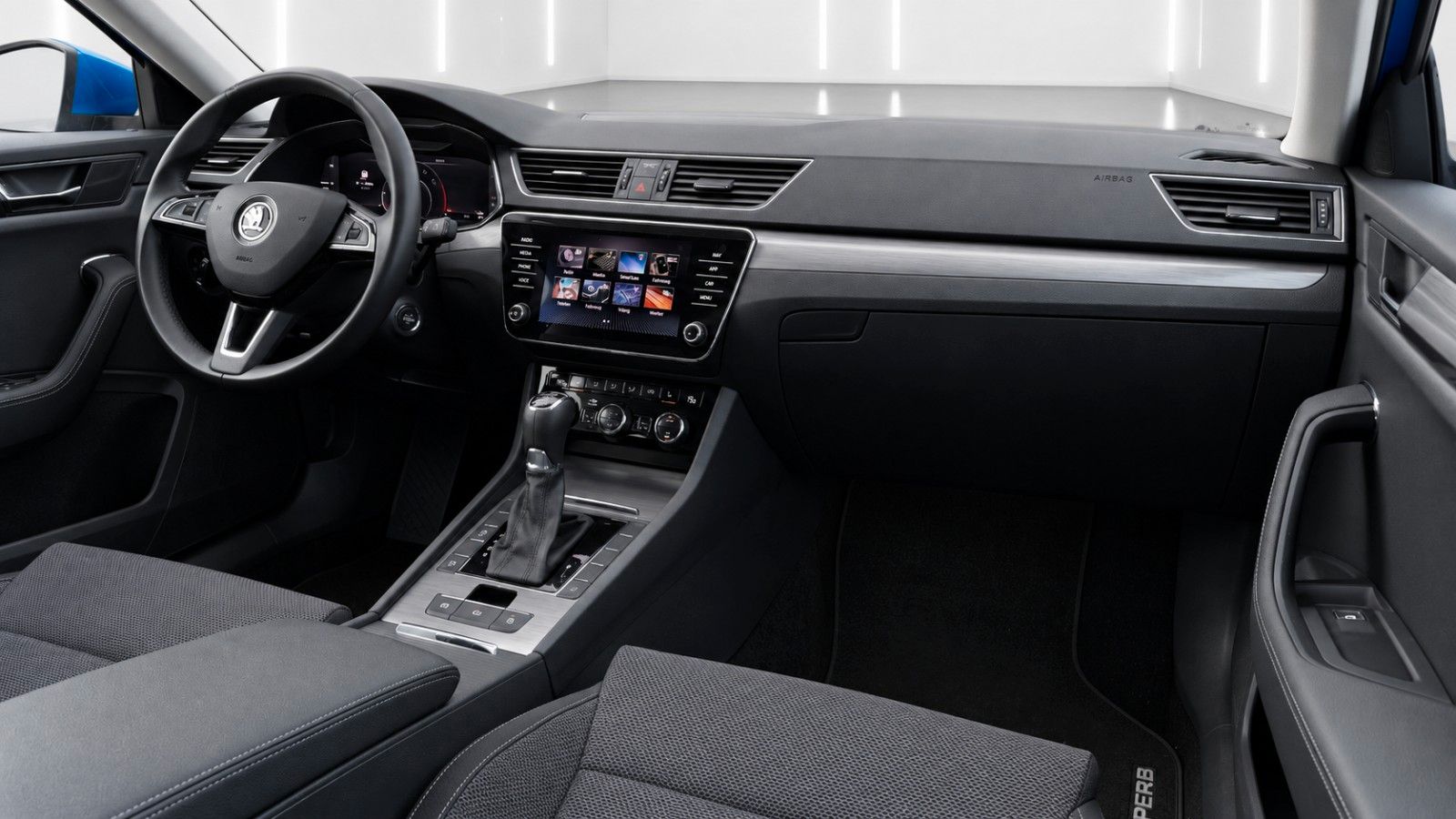 Fahrzeugabbildung SKODA Superb 2.0 TSI 4x4 Style *Matrix*Pano*Memory*SHZ - mit KI generiert/bearbeitet