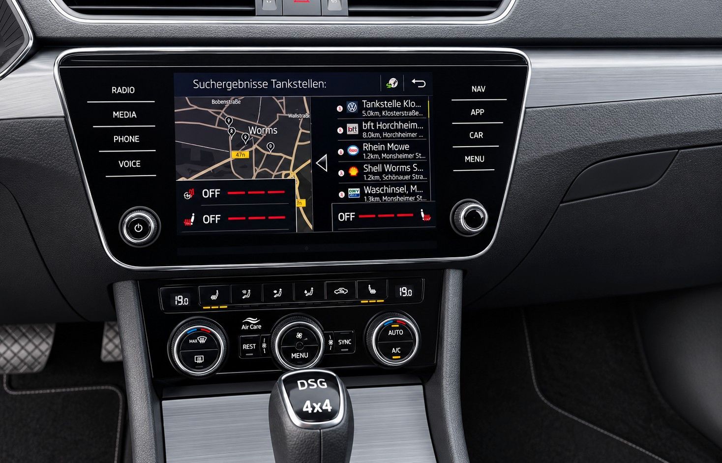 Fahrzeugabbildung SKODA Superb 2.0 TSI 4x4 Style *Matrix*Pano*Memory*SHZ - mit KI generiert/bearbeitet
