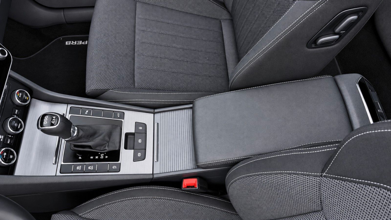 Fahrzeugabbildung SKODA Superb 2.0 TSI 4x4 Style *Matrix*Pano*Memory*SHZ - mit KI generiert/bearbeitet