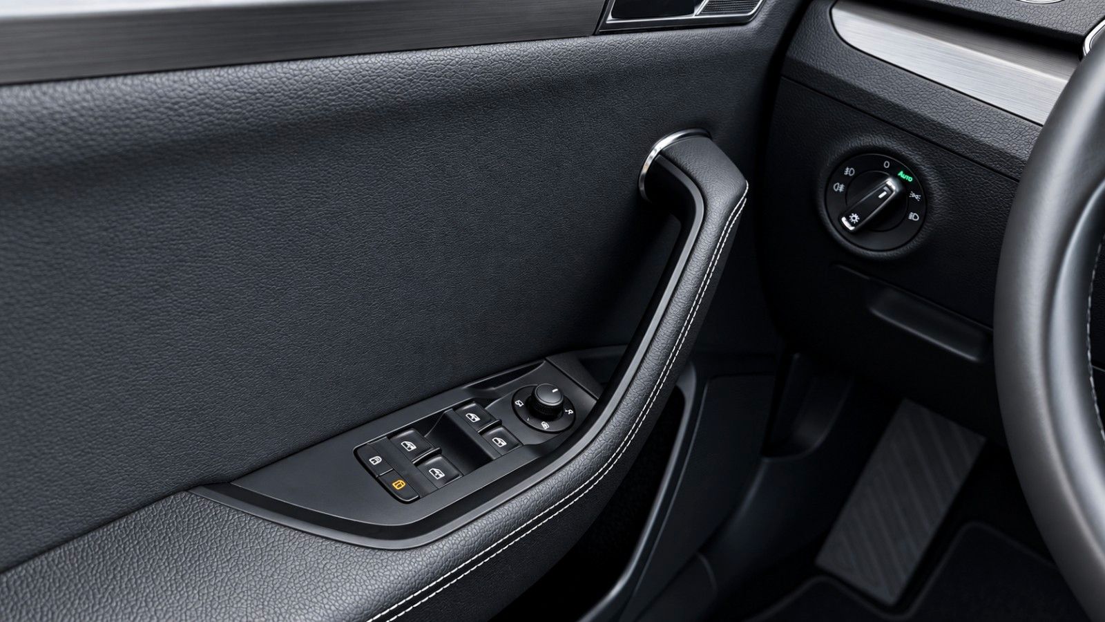 Fahrzeugabbildung SKODA Superb 2.0 TSI 4x4 Style *Matrix*Pano*Memory*SHZ - mit KI generiert/bearbeitet