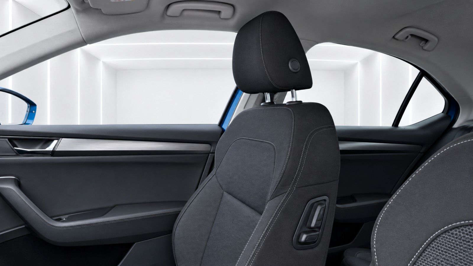 Fahrzeugabbildung SKODA Superb 2.0 TSI 4x4 Style *Matrix*Pano*Memory*SHZ - mit KI generiert/bearbeitet