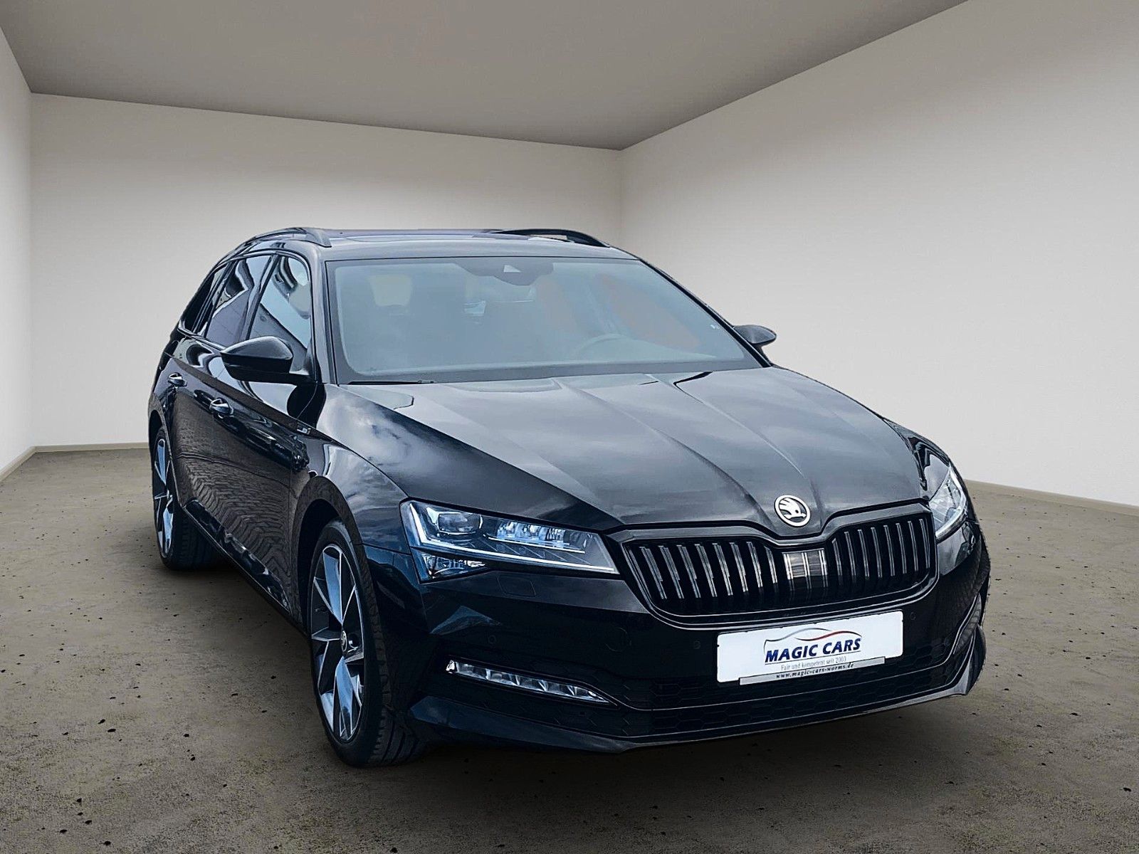 Fahrzeugabbildung SKODA Superb Combi Sportline 4x4 *Mega-Ausstattung* - mit KI generiert/bearbeitet