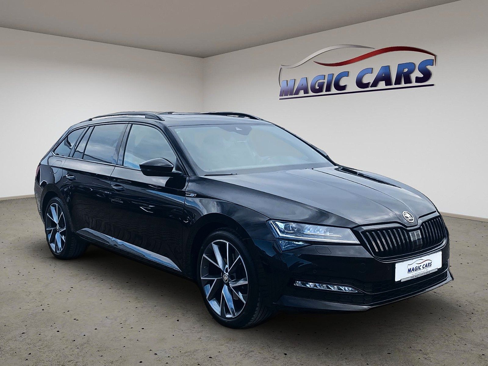 Fahrzeugabbildung SKODA Superb Combi Sportline 4x4 *Mega-Ausstattung* - mit KI generiert/bearbeitet
