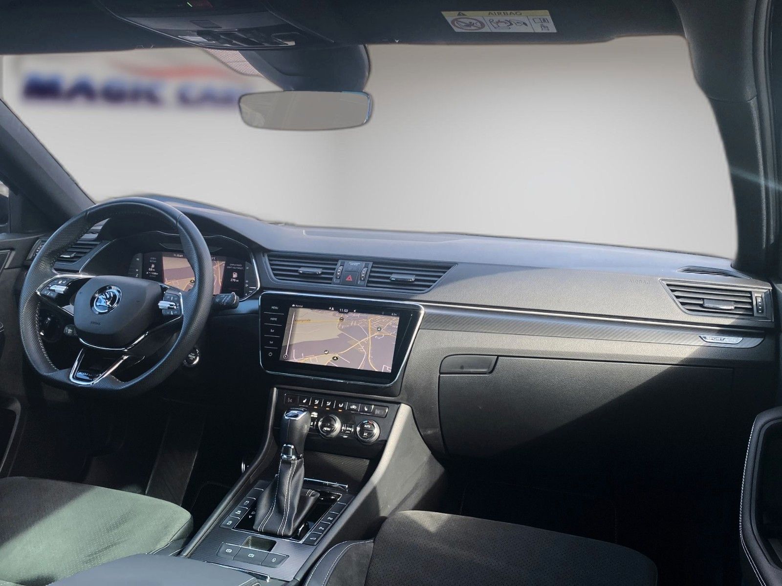 Fahrzeugabbildung SKODA Superb Combi Sportline 4x4 *Mega-Ausstattung* - mit KI generiert/bearbeitet
