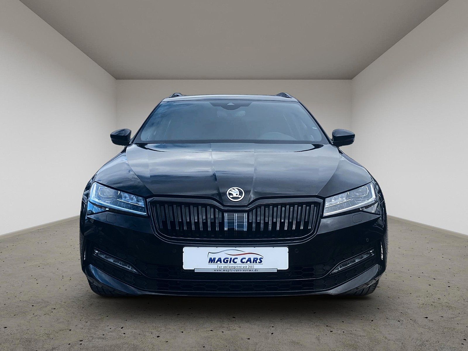 Fahrzeugabbildung SKODA Superb Combi Sportline 4x4 *Mega-Ausstattung* - mit KI generiert/bearbeitet
