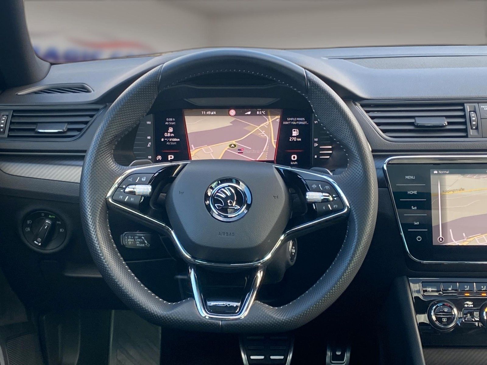 Fahrzeugabbildung SKODA Superb Combi Sportline 4x4 *Mega-Ausstattung* - mit KI generiert/bearbeitet
