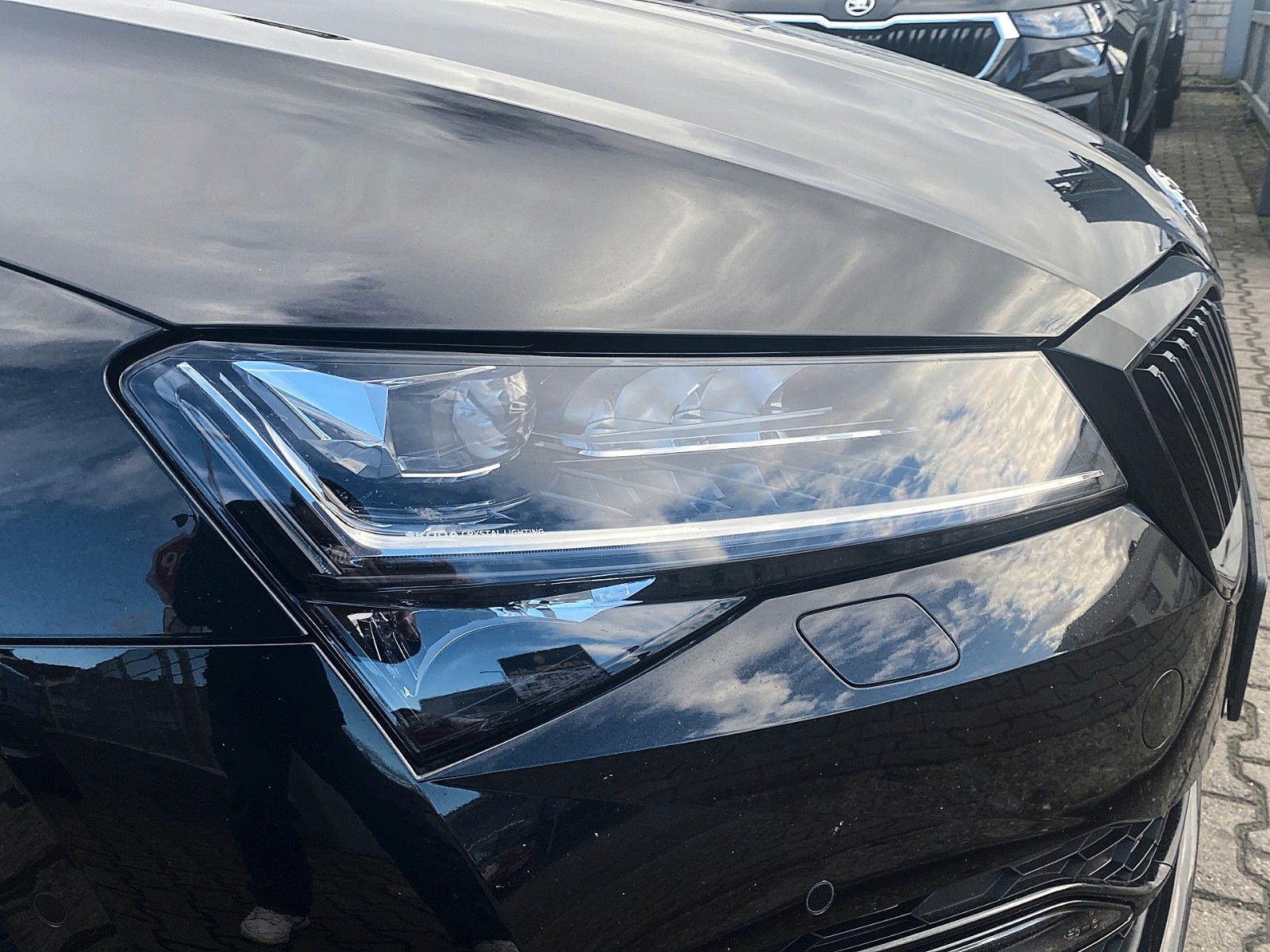 Fahrzeugabbildung SKODA Superb Combi Sportline 4x4 *Mega-Ausstattung* - mit KI generiert/bearbeitet