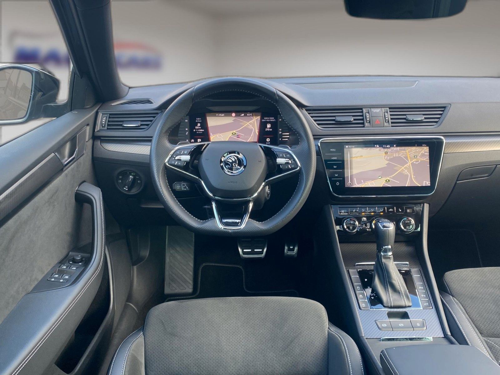 Fahrzeugabbildung SKODA Superb Combi Sportline 4x4 *Mega-Ausstattung* - mit KI generiert/bearbeitet