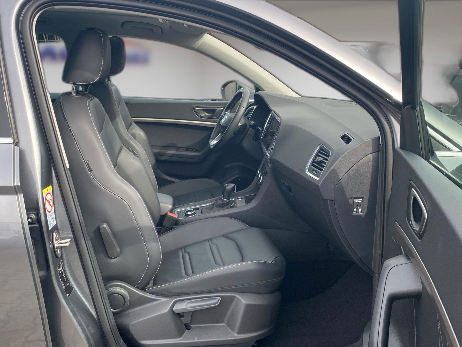 Fahrzeugabbildung SEAT Ateca 2.0 TDI DSG Xperience *LED*Pano*Beats*AHK* - mit KI generiert/bearbeitet