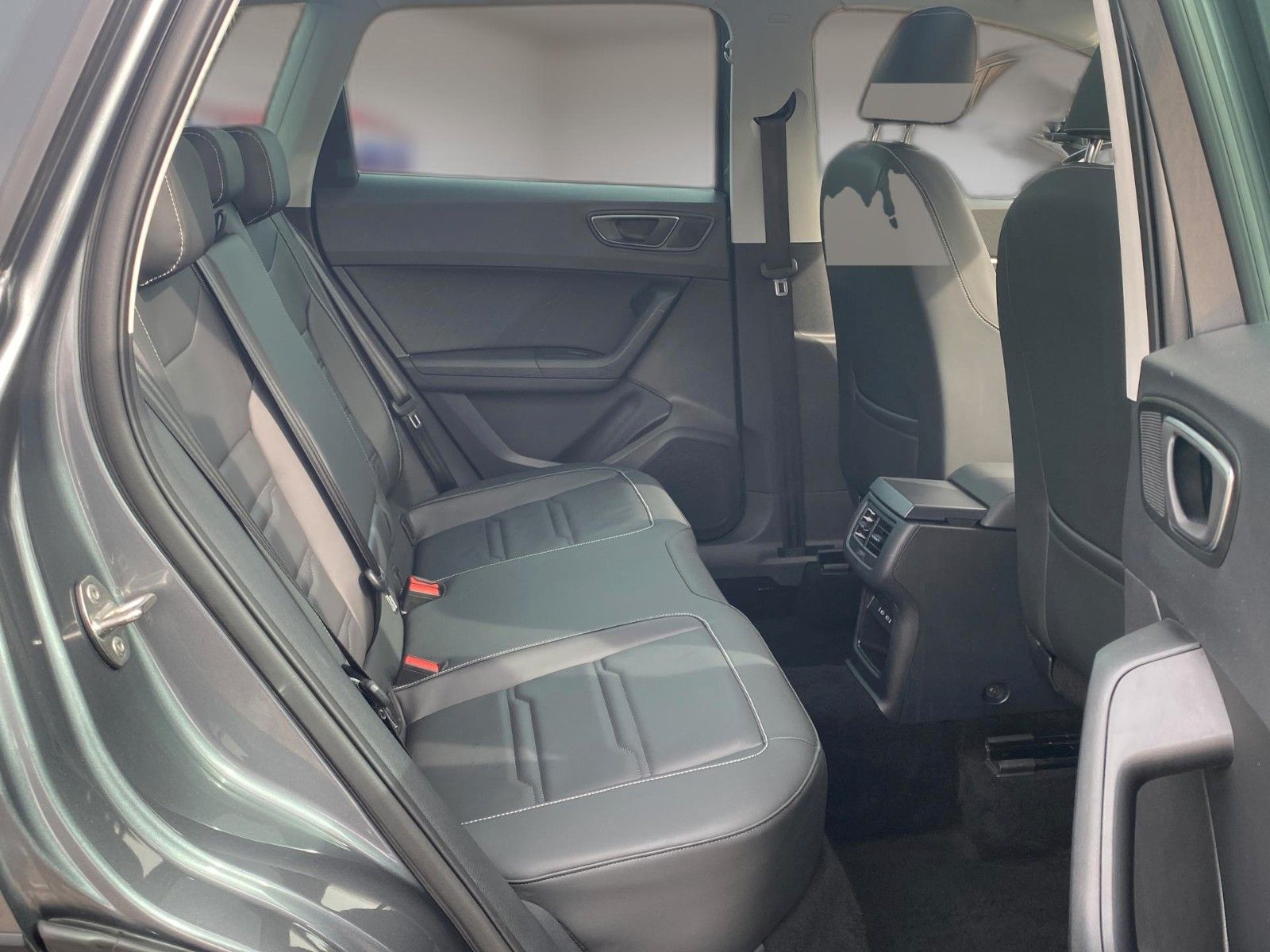 Fahrzeugabbildung SEAT Ateca 2.0 TDI DSG Xperience *LED*Pano*Beats*AHK* - mit KI generiert/bearbeitet