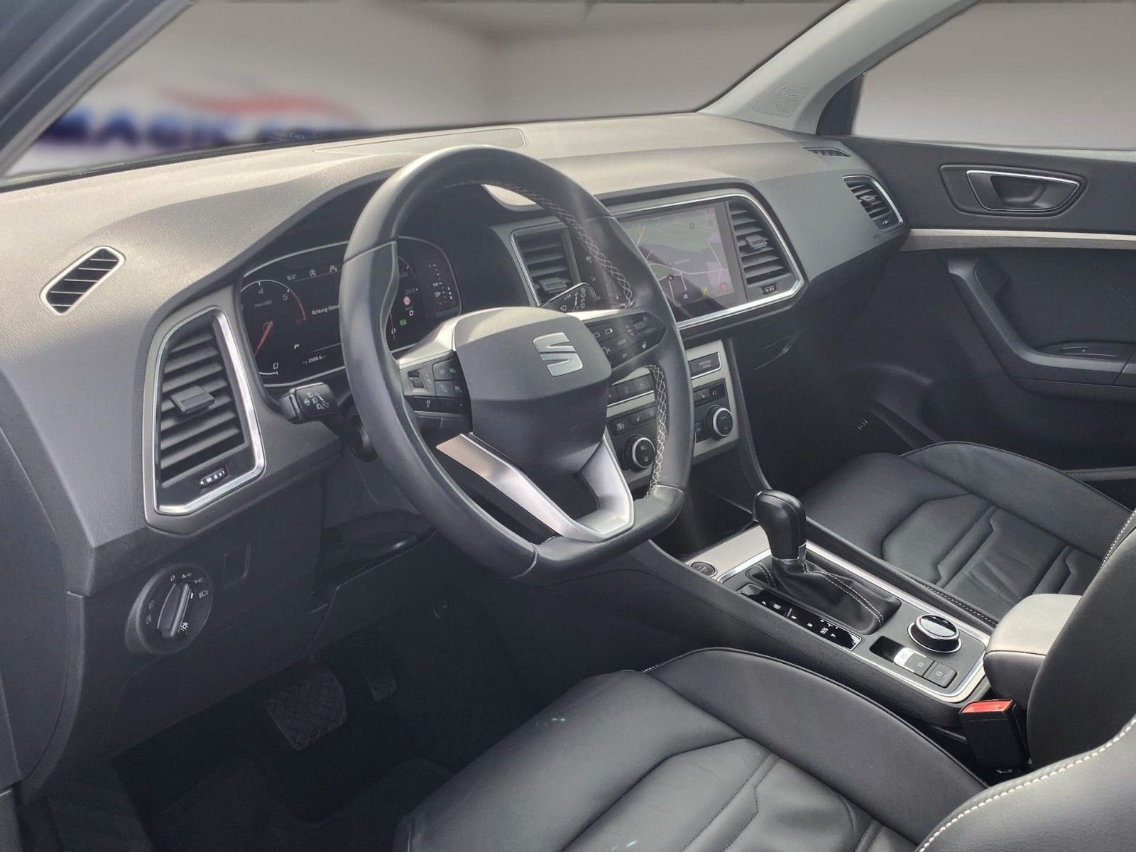 Fahrzeugabbildung SEAT Ateca 2.0 TDI DSG Xperience *LED*Pano*Beats*AHK* - mit KI generiert/bearbeitet