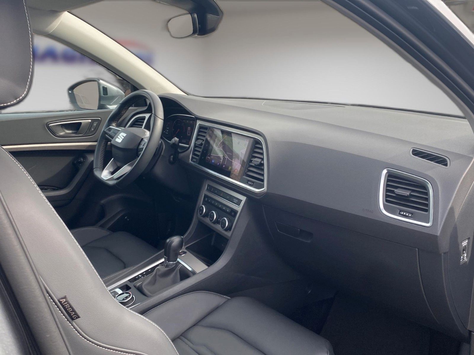 Fahrzeugabbildung SEAT Ateca 2.0 TDI DSG Xperience *LED*Pano*Beats*AHK* - mit KI generiert/bearbeitet