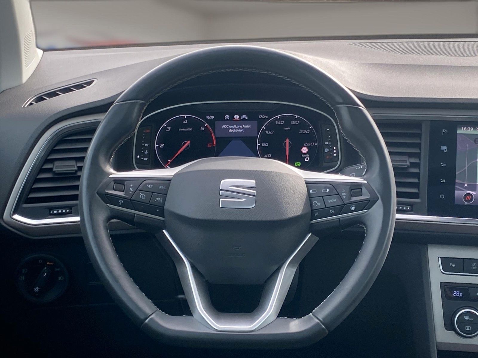 Fahrzeugabbildung SEAT Ateca 2.0 TDI DSG Xperience *LED*Pano*Beats*AHK* - mit KI generiert/bearbeitet