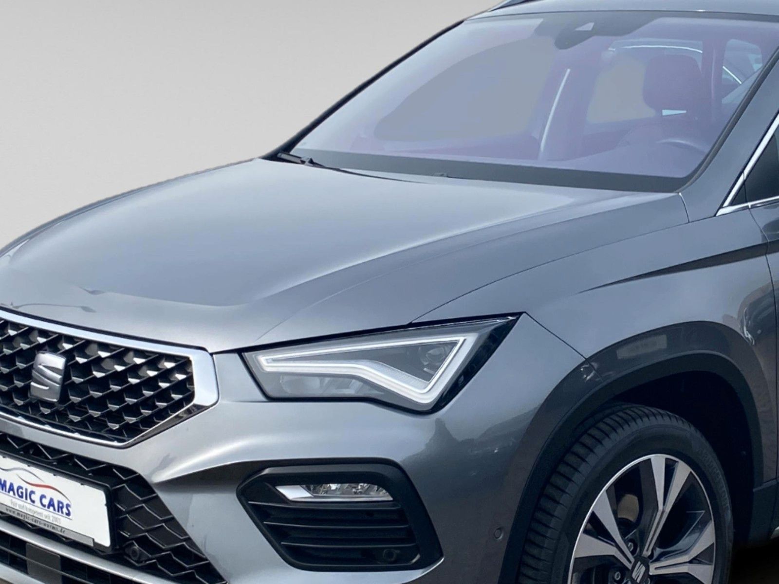 Fahrzeugabbildung SEAT Ateca 2.0 TDI DSG Xperience *LED*Pano*Beats*AHK* - mit KI generiert/bearbeitet