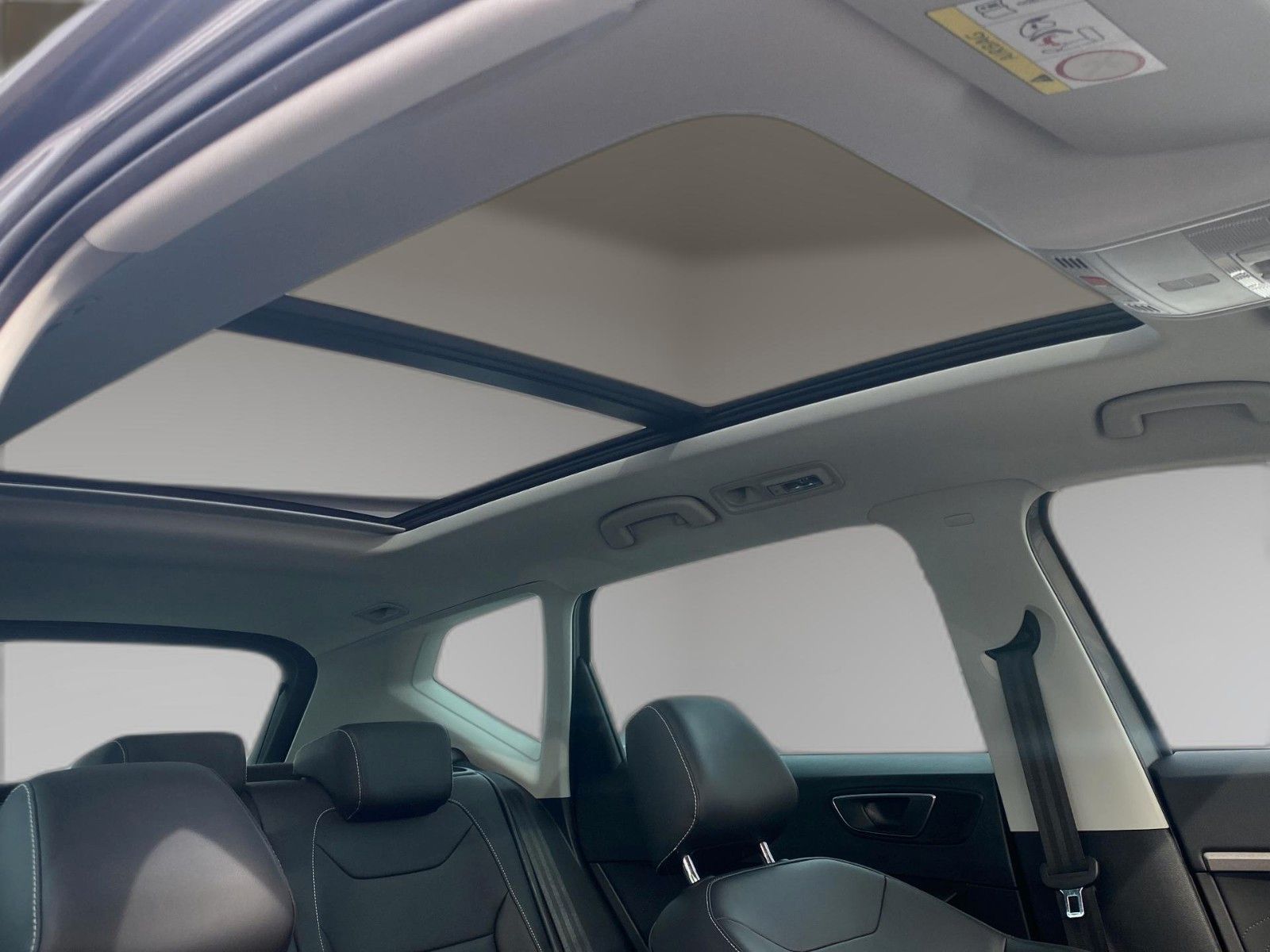Fahrzeugabbildung SEAT Ateca 2.0 TDI DSG Xperience *LED*Pano*Beats*AHK* - mit KI generiert/bearbeitet