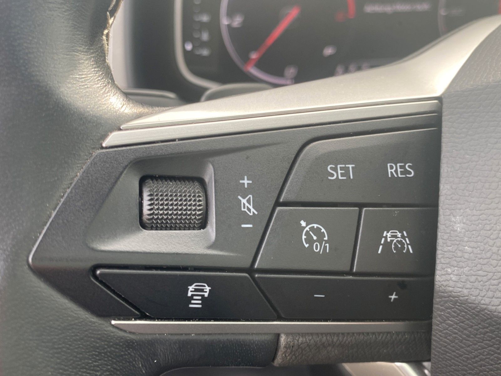 Fahrzeugabbildung SEAT Ateca 2.0 TDI DSG Xperience *LED*Pano*Beats*AHK* - mit KI generiert/bearbeitet