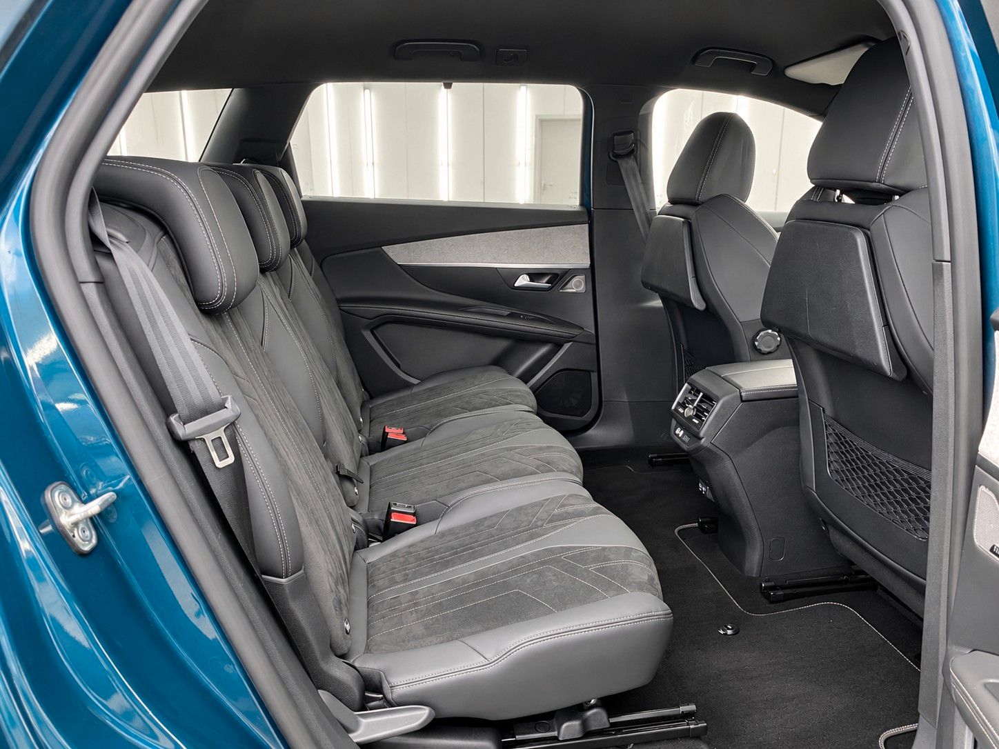 Fahrzeugabbildung Peugeot 5008 GT*Autom.*7 Sitzer*Standheizung*LED*Focal* - mit KI generiert/bearbeitet