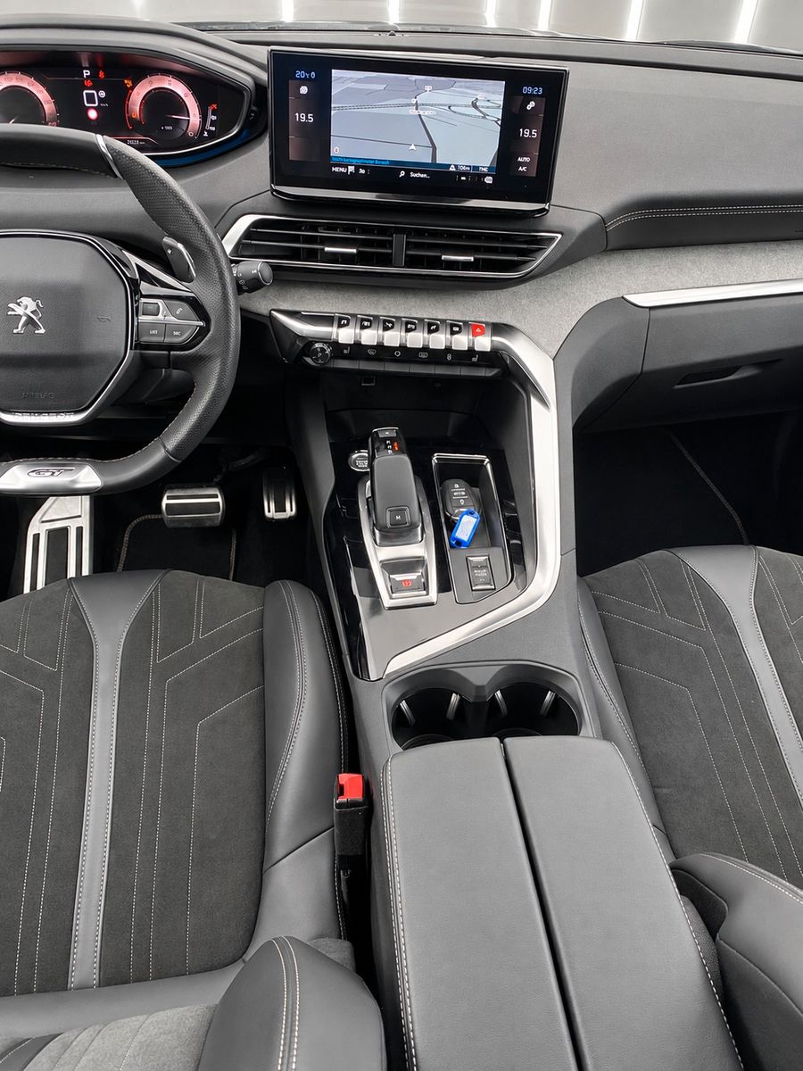 Fahrzeugabbildung Peugeot 5008 GT*Autom.*7 Sitzer*Standheizung*LED*Focal* - mit KI generiert/bearbeitet