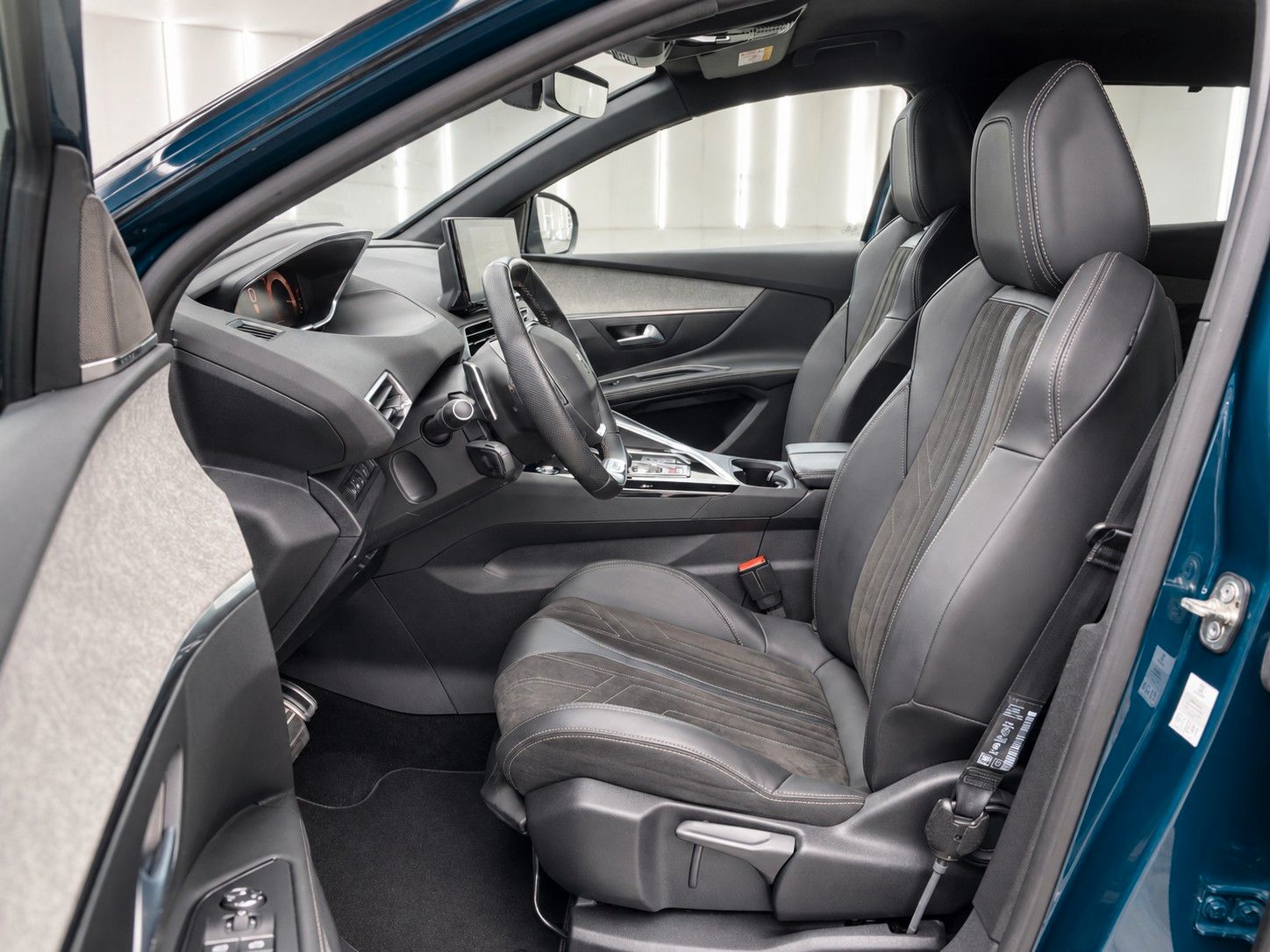 Fahrzeugabbildung Peugeot 5008 GT*Autom.*7 Sitzer*Standheizung*LED*Focal* - mit KI generiert/bearbeitet