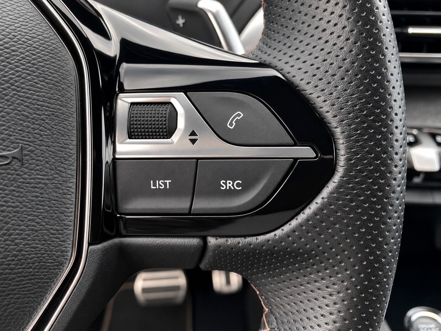 Fahrzeugabbildung Peugeot 5008 GT*Autom.*7 Sitzer*Standheizung*LED*Focal* - mit KI generiert/bearbeitet