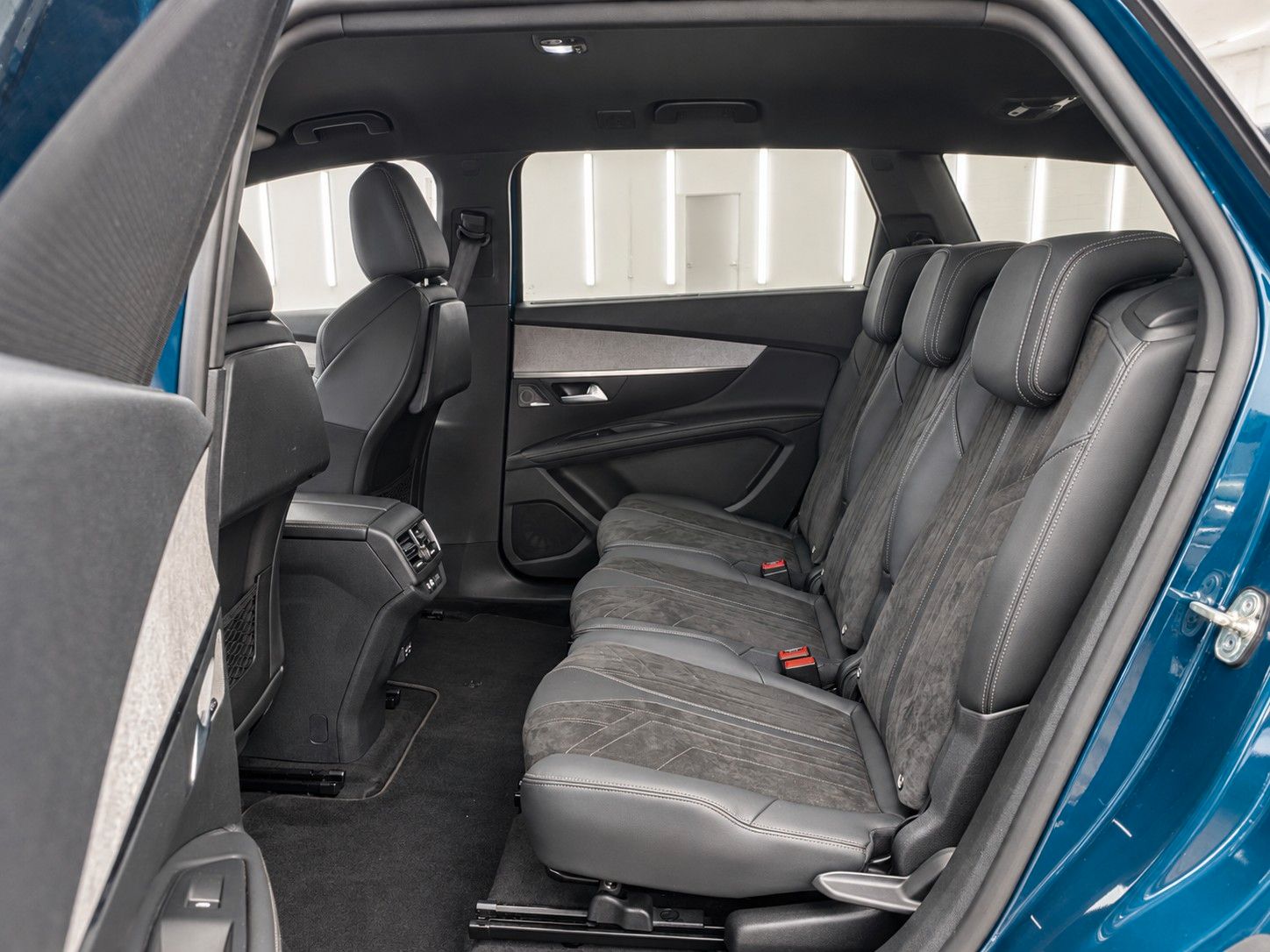 Fahrzeugabbildung Peugeot 5008 GT*Autom.*7 Sitzer*Standheizung*LED*Focal* - mit KI generiert/bearbeitet