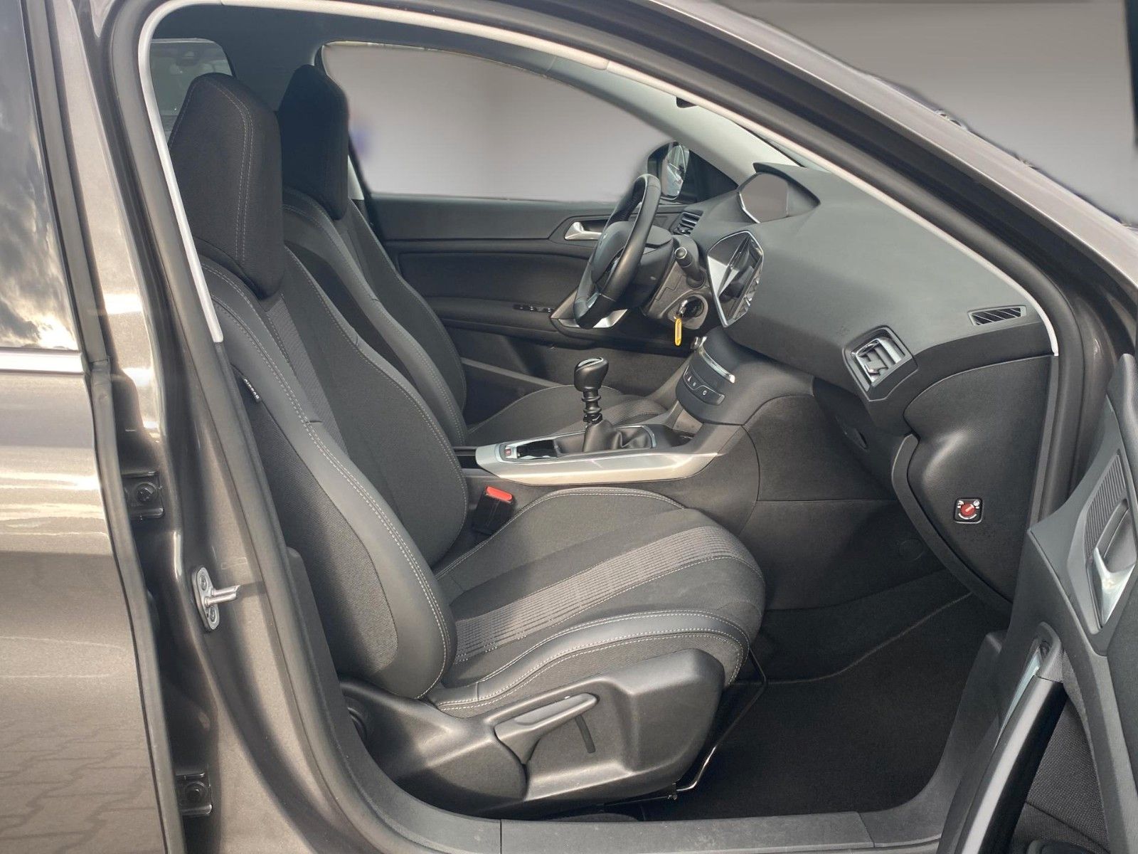 Fahrzeugabbildung Peugeot 308 SW BlueHDi 130 Allure *Kamera*Teilleder*AHK* - mit KI generiert/bearbeitet