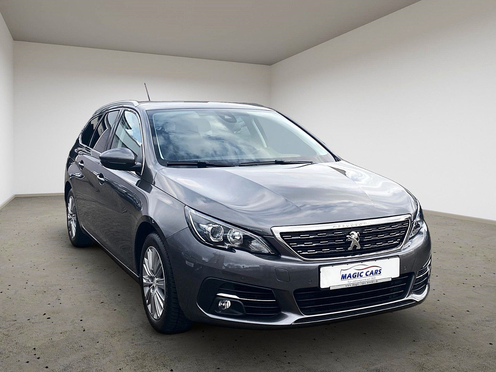 Fahrzeugabbildung Peugeot 308 SW BlueHDi 130 Allure *Kamera*Teilleder*AHK* - mit KI generiert/bearbeitet