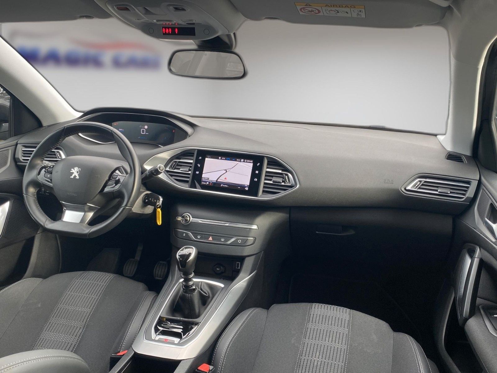 Fahrzeugabbildung Peugeot 308 SW BlueHDi 130 Allure *Kamera*Teilleder*AHK* - mit KI generiert/bearbeitet