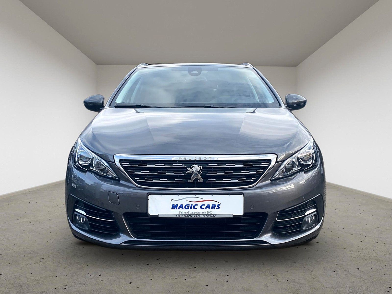 Fahrzeugabbildung Peugeot 308 SW BlueHDi 130 Allure *Kamera*Teilleder*AHK* - mit KI generiert/bearbeitet