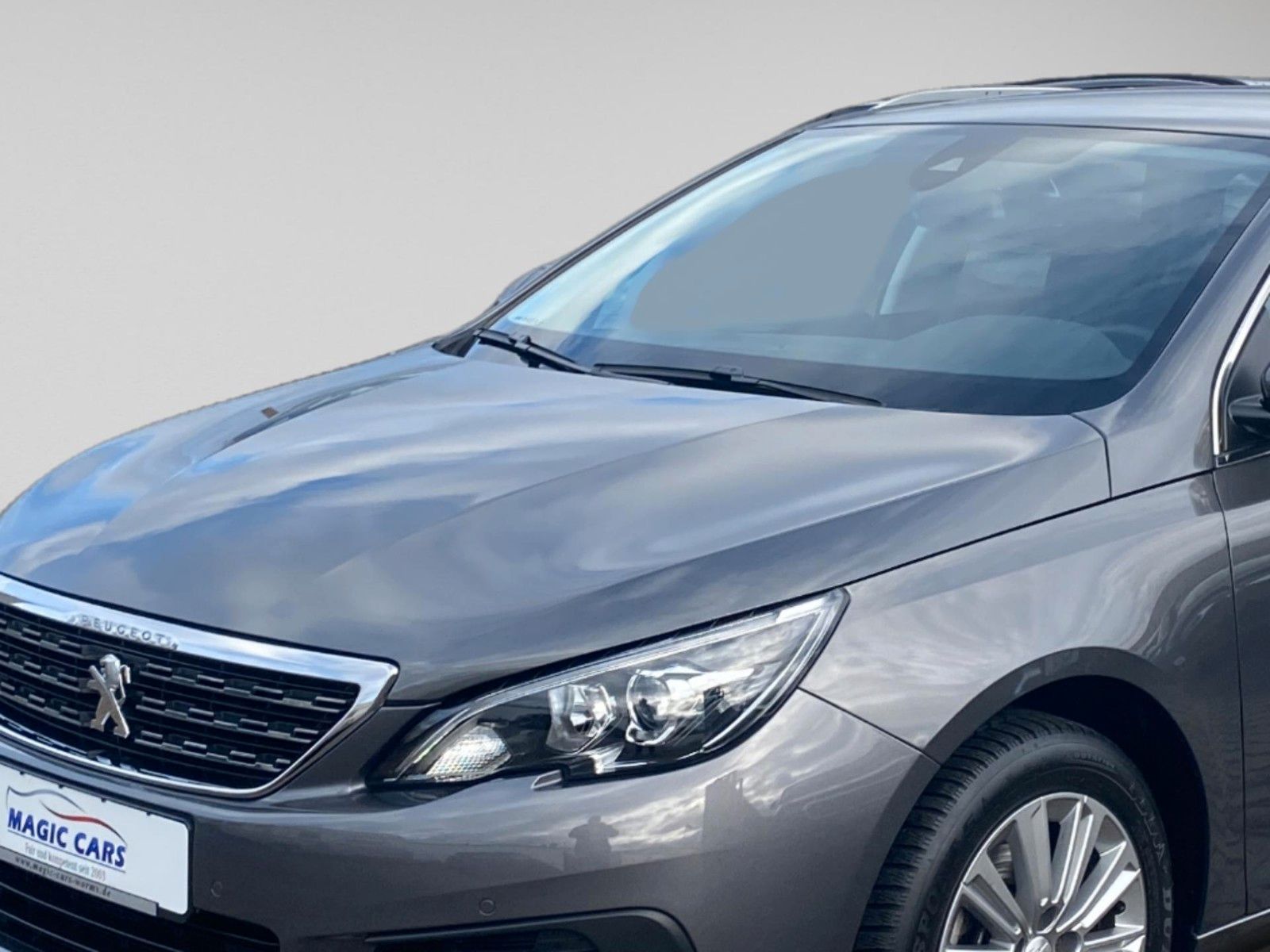 Fahrzeugabbildung Peugeot 308 SW BlueHDi 130 Allure *Kamera*Teilleder*AHK* - mit KI generiert/bearbeitet