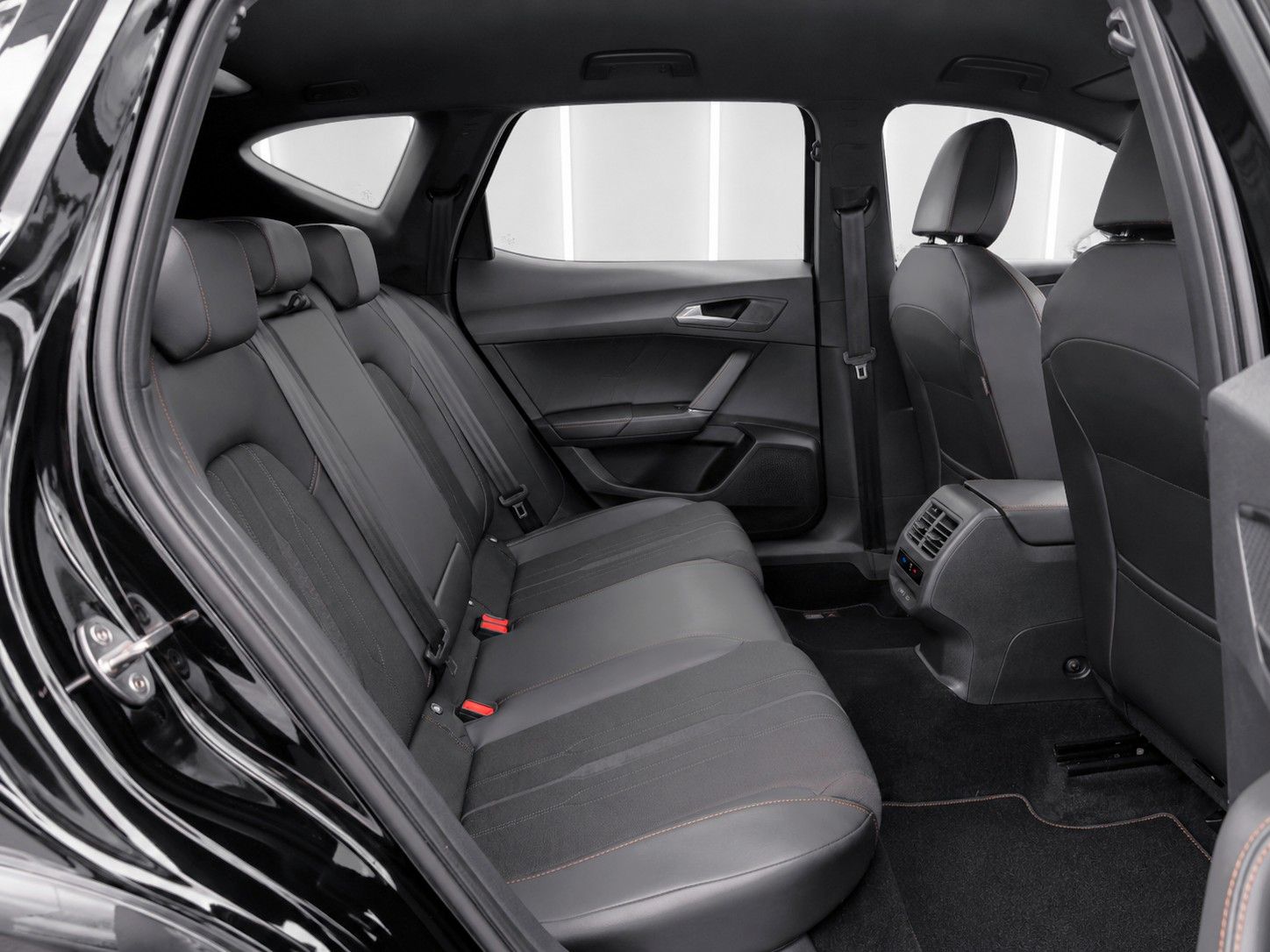Fahrzeugabbildung CUPRA Formentor 1.5 TSI DSG *Kamera*Virtual*28.000KM* - mit KI generiert/bearbeitet