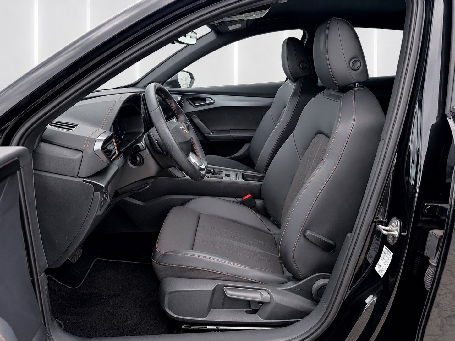 Fahrzeugabbildung CUPRA Formentor 1.5 TSI DSG *Kamera*Virtual*28.000KM* - mit KI generiert/bearbeitet