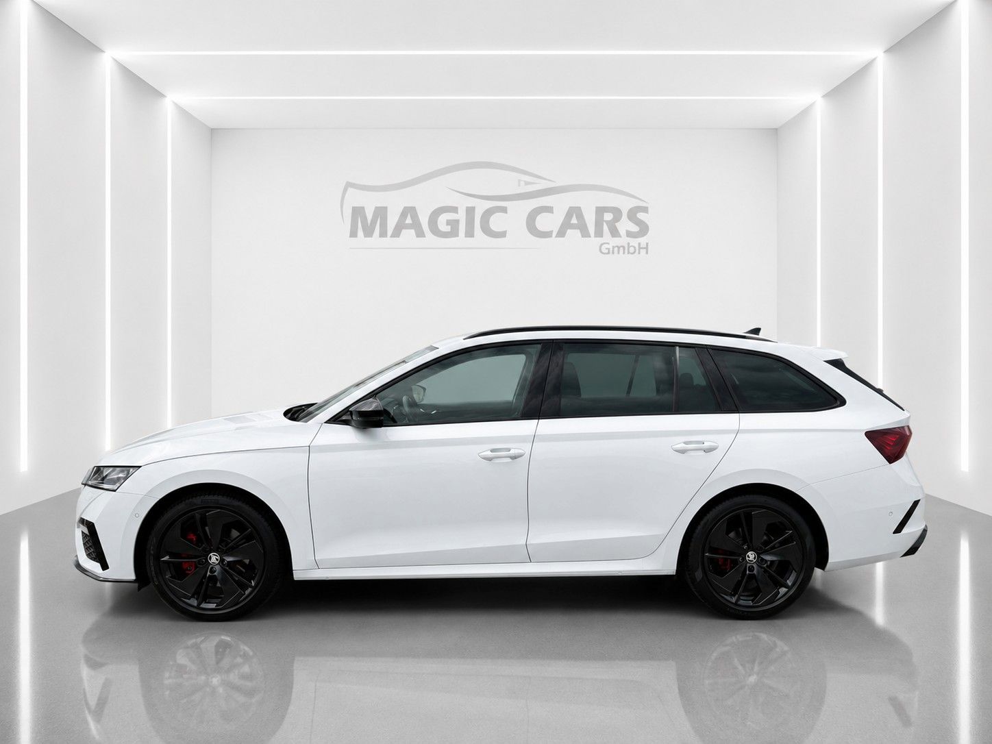Fahrzeugabbildung SKODA Octavia Combi 2.0 TDI DSG RS*Matrix*Massage*AHK* - mit KI generiert/bearbeitet