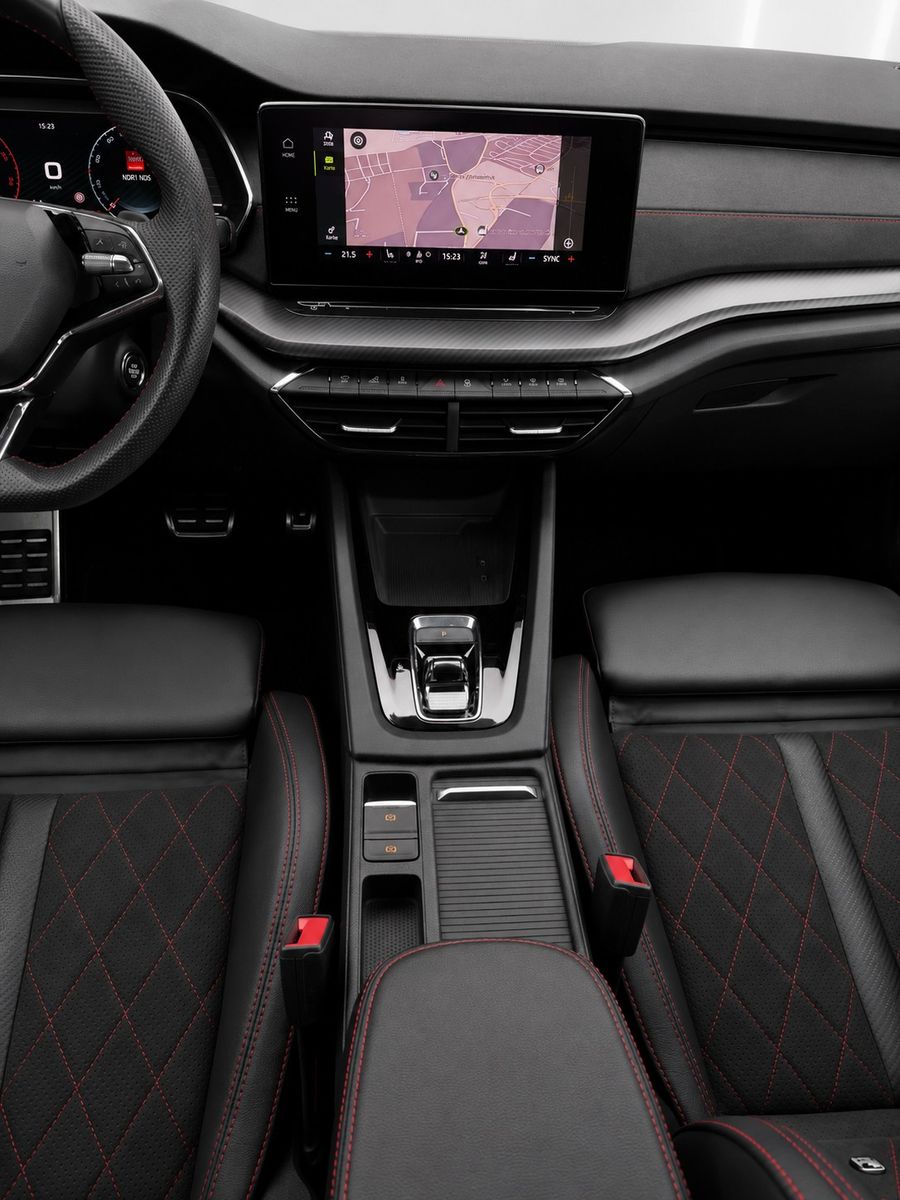 Fahrzeugabbildung SKODA Octavia Combi 2.0 TDI DSG RS*Matrix*Massage*AHK* - mit KI generiert/bearbeitet