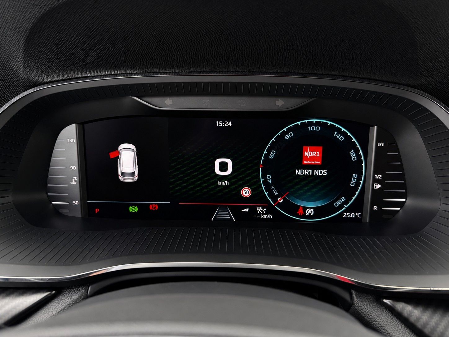 Fahrzeugabbildung SKODA Octavia Combi 2.0 TDI DSG RS*Matrix*Massage*AHK* - mit KI generiert/bearbeitet