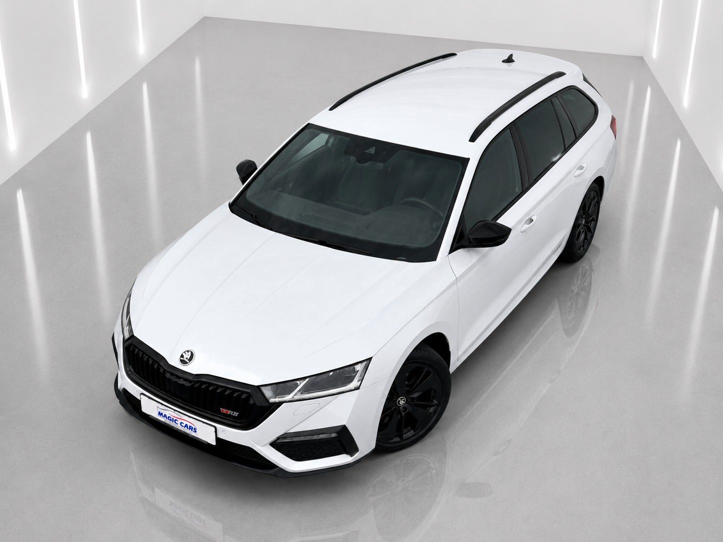 Fahrzeugabbildung SKODA Octavia Combi 2.0 TDI DSG RS*Matrix*Massage*AHK* - mit KI generiert/bearbeitet
