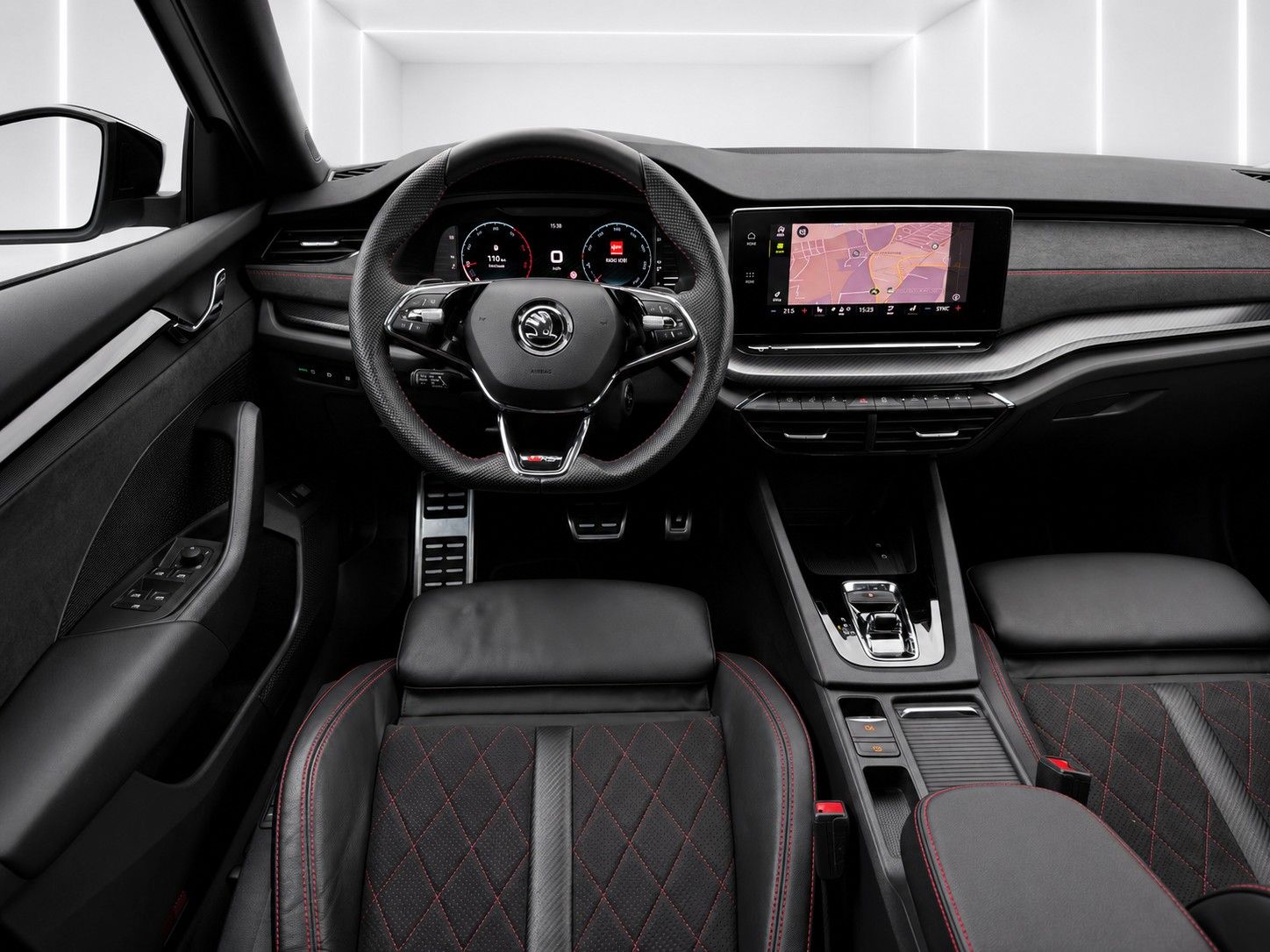 Fahrzeugabbildung SKODA Octavia Combi 2.0 TDI DSG RS*Matrix*Massage*AHK* - mit KI generiert/bearbeitet