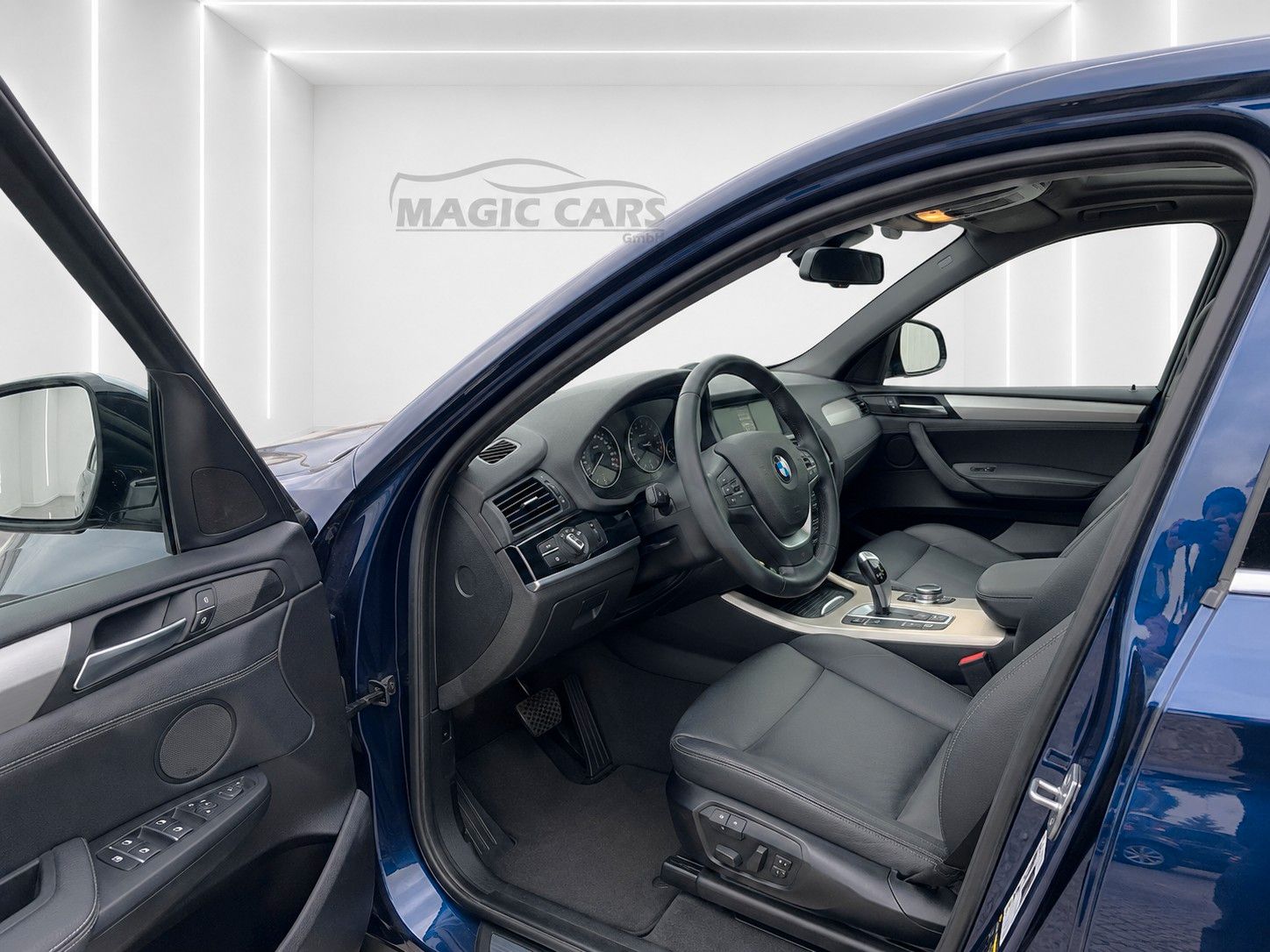 Fahrzeugabbildung BMW X4 xDrive 20 d Advantage*Schiebedach*AHK*Leder* - mit KI generiert/bearbeitet