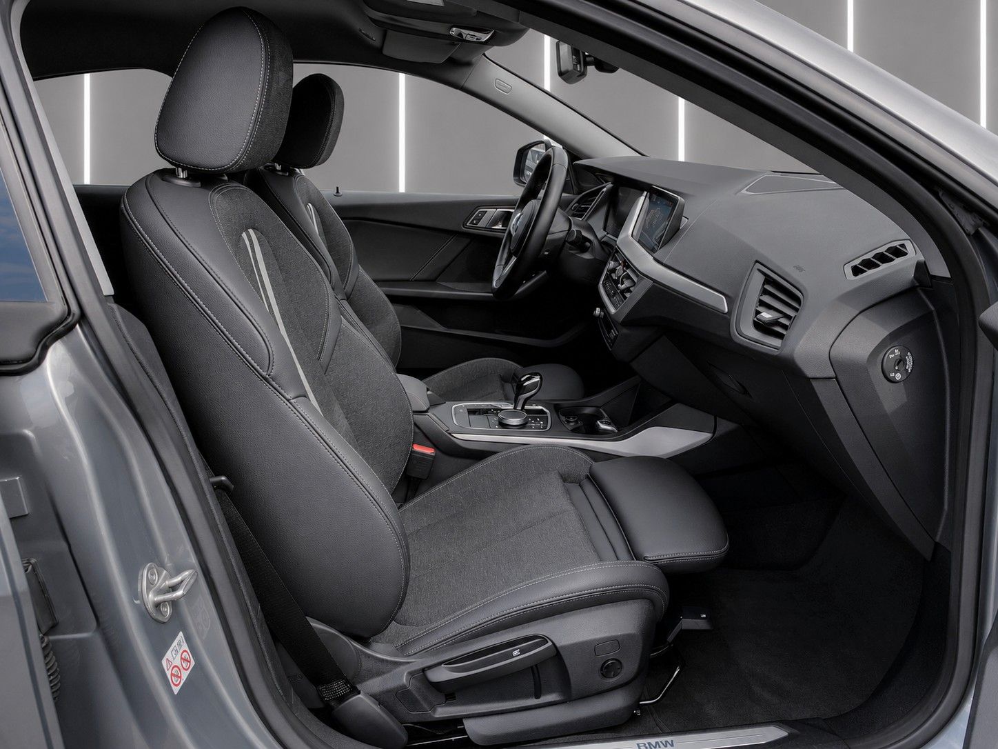 Fahrzeugabbildung BMW 216d Gran Coupe Aut. Advantage*LED*Ambiente*DAB* - mit KI generiert/bearbeitet
