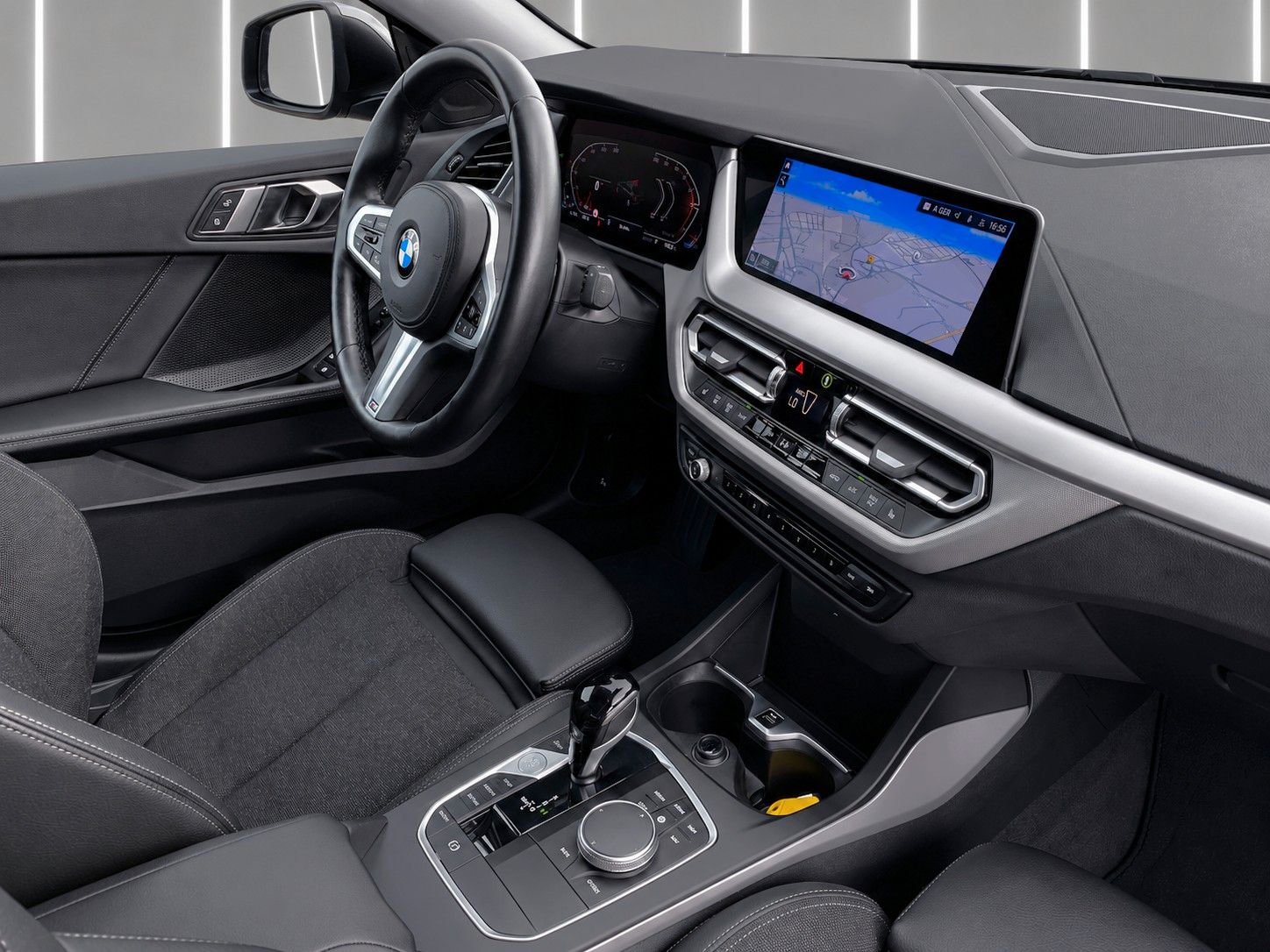 Fahrzeugabbildung BMW 216d Gran Coupe Aut. Advantage*LED*Ambiente*DAB* - mit KI generiert/bearbeitet