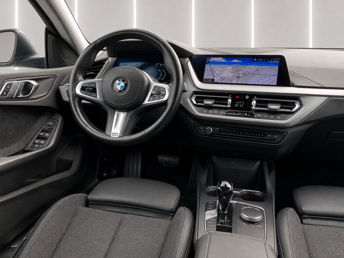 Fahrzeugabbildung BMW 216d Gran Coupe Aut. Advantage*LED*Ambiente*DAB* - mit KI generiert/bearbeitet