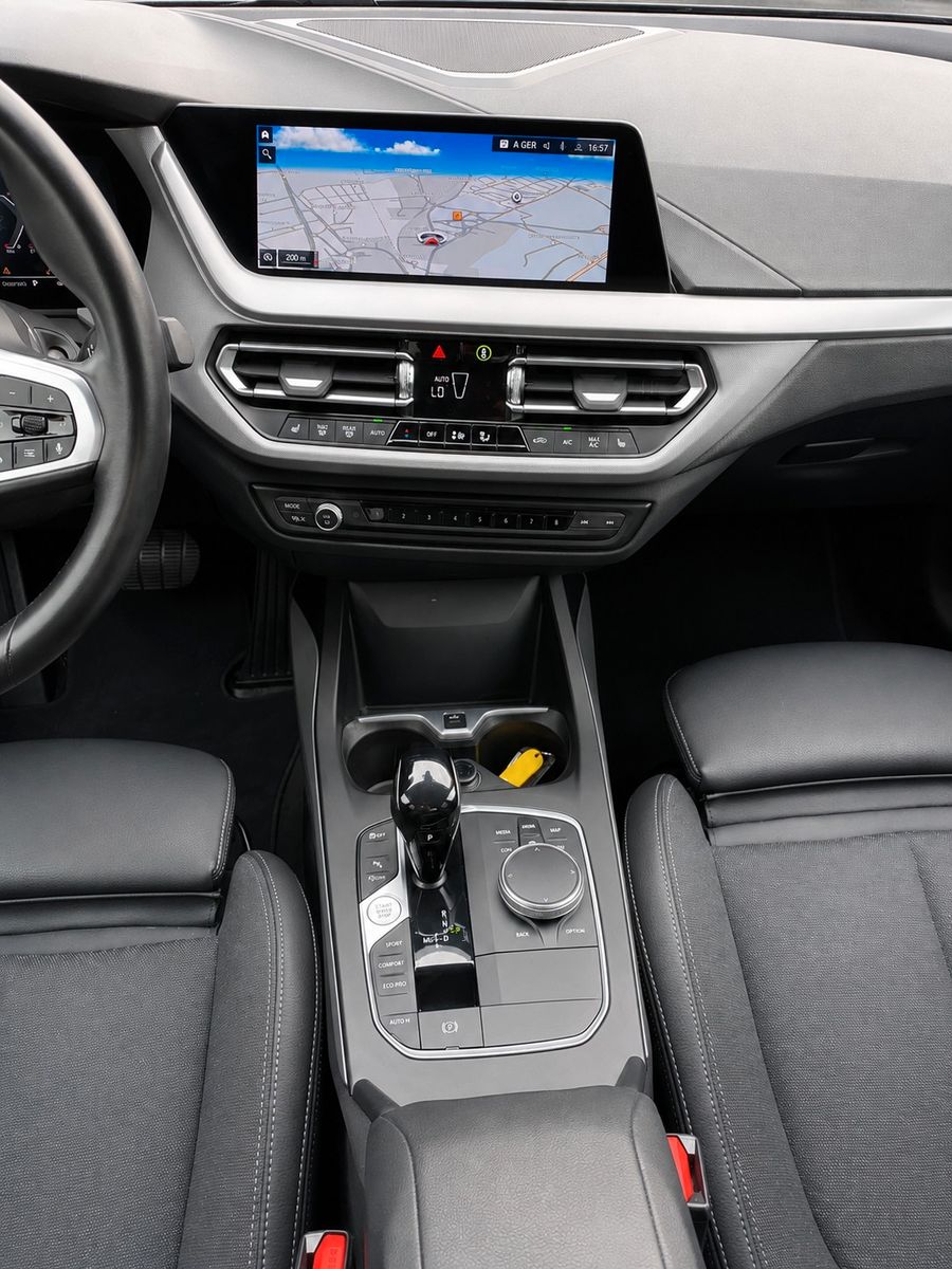 Fahrzeugabbildung BMW 216d Gran Coupe Aut. Advantage*LED*Ambiente*DAB* - mit KI generiert/bearbeitet