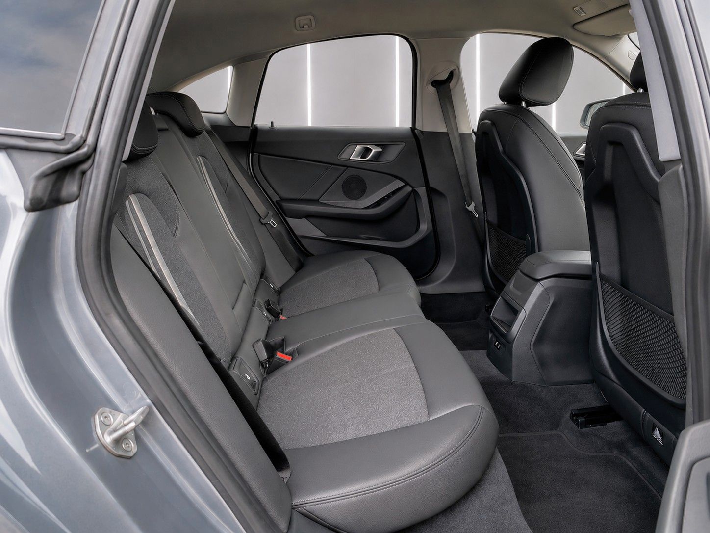 Fahrzeugabbildung BMW 216d Gran Coupe Aut. Advantage*LED*Ambiente*DAB* - mit KI generiert/bearbeitet