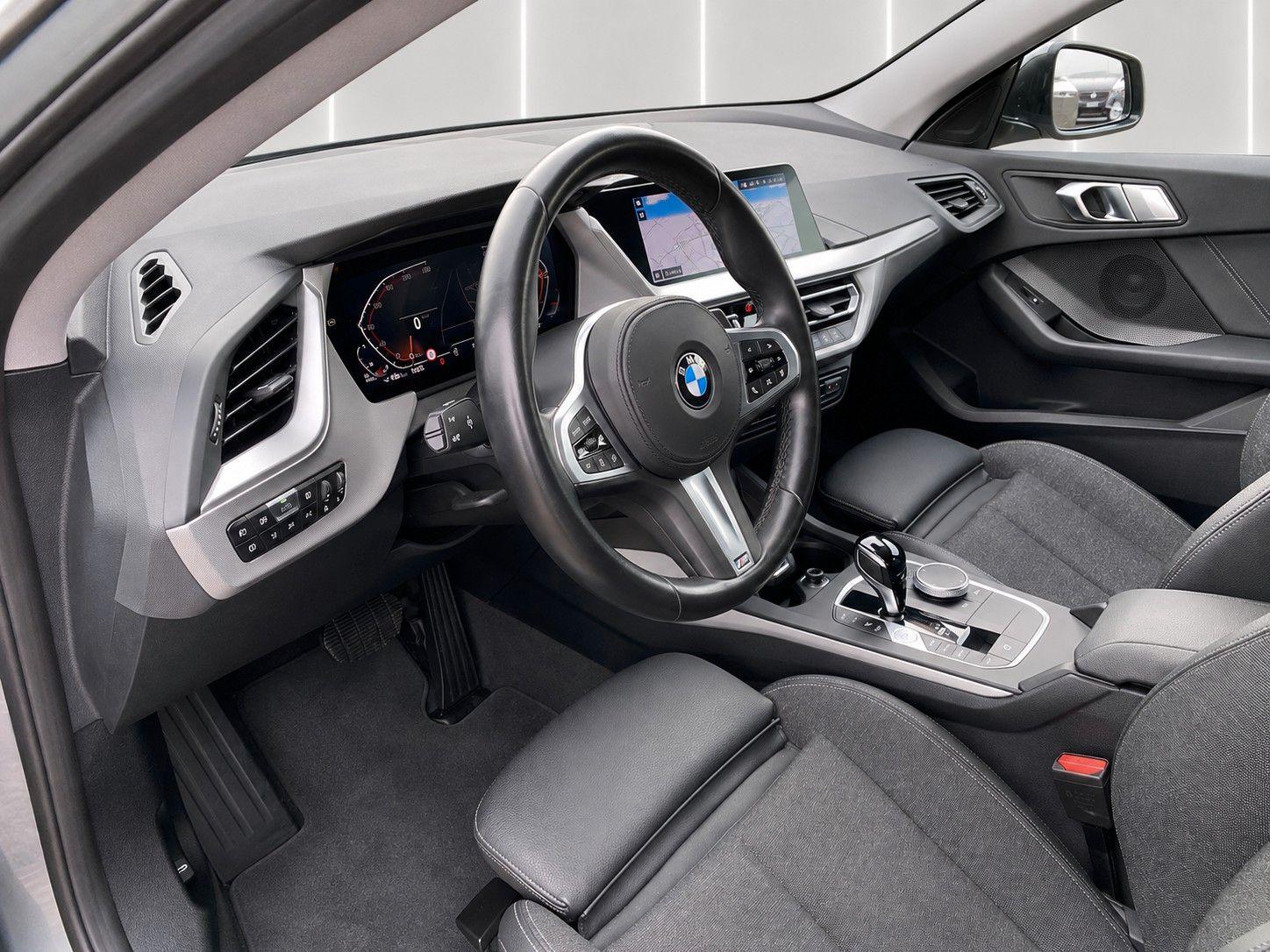 Fahrzeugabbildung BMW 216d Gran Coupe Aut. Advantage*LED*Ambiente*DAB* - mit KI generiert/bearbeitet
