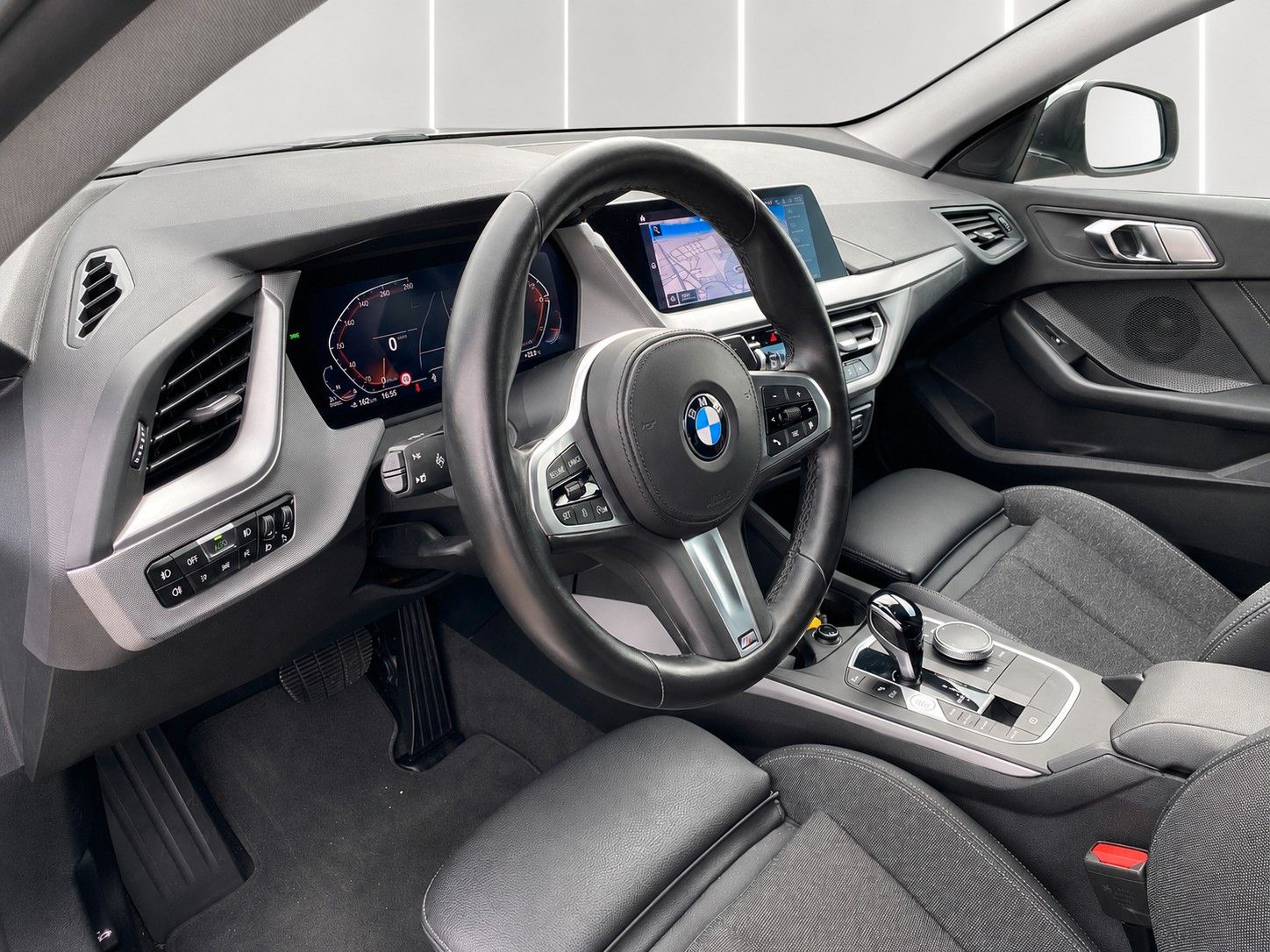 Fahrzeugabbildung BMW 216d Gran Coupe Aut. Advantage*LED*Ambiente*DAB* - mit KI generiert/bearbeitet