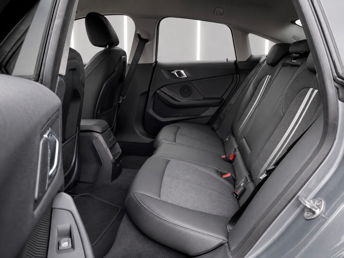 Fahrzeugabbildung BMW 216d Gran Coupe Aut. Advantage*LED*Ambiente*DAB* - mit KI generiert/bearbeitet