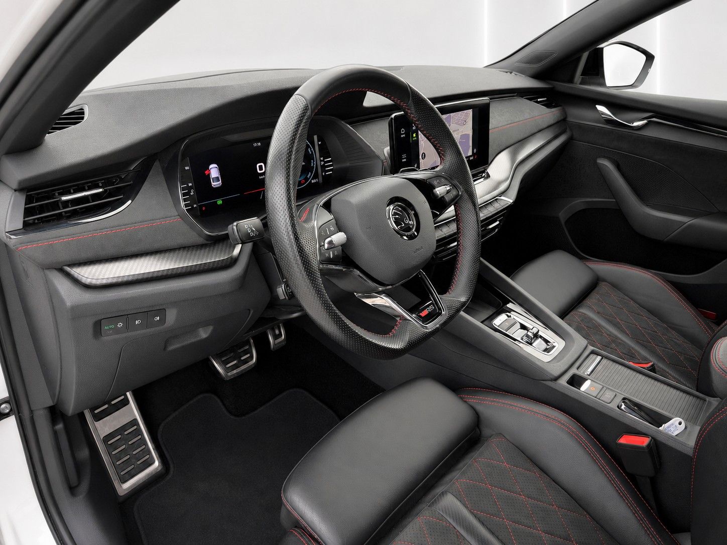 Fahrzeugabbildung SKODA Octavia 2.0 TDI DSG 4x4 RS *Mega-Ausstattung* - mit KI generiert/bearbeitet