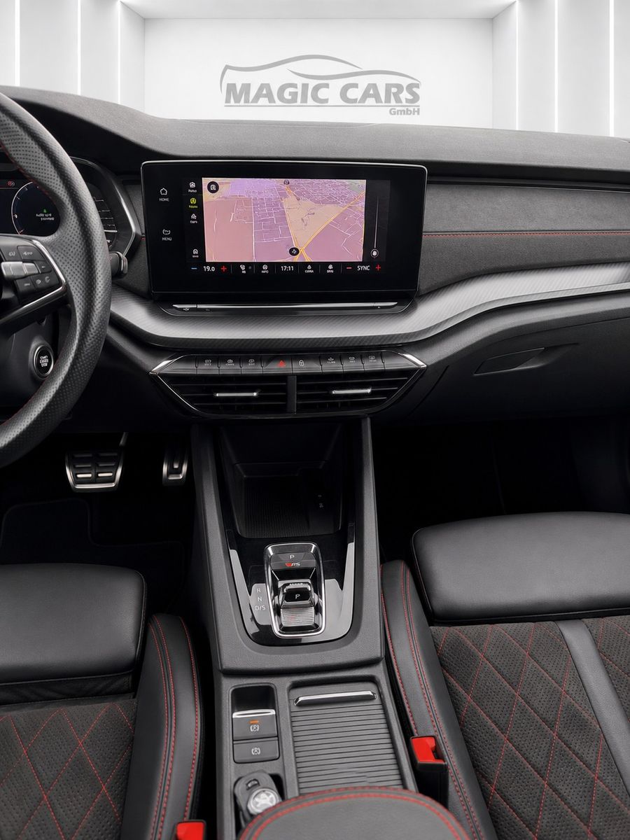 Fahrzeugabbildung SKODA Octavia 2.0 TDI DSG 4x4 RS *Mega-Ausstattung* - mit KI generiert/bearbeitet
